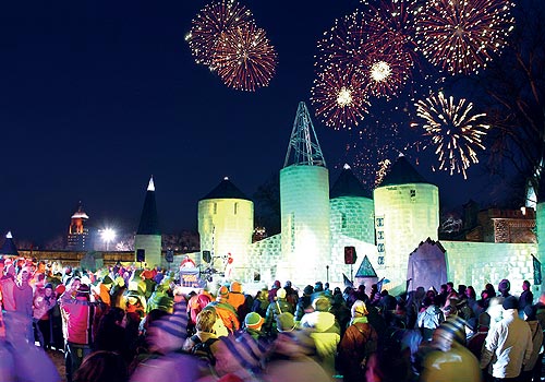 Carnaval de Québec - Feu d'artifice au dessus du Palais de Glace